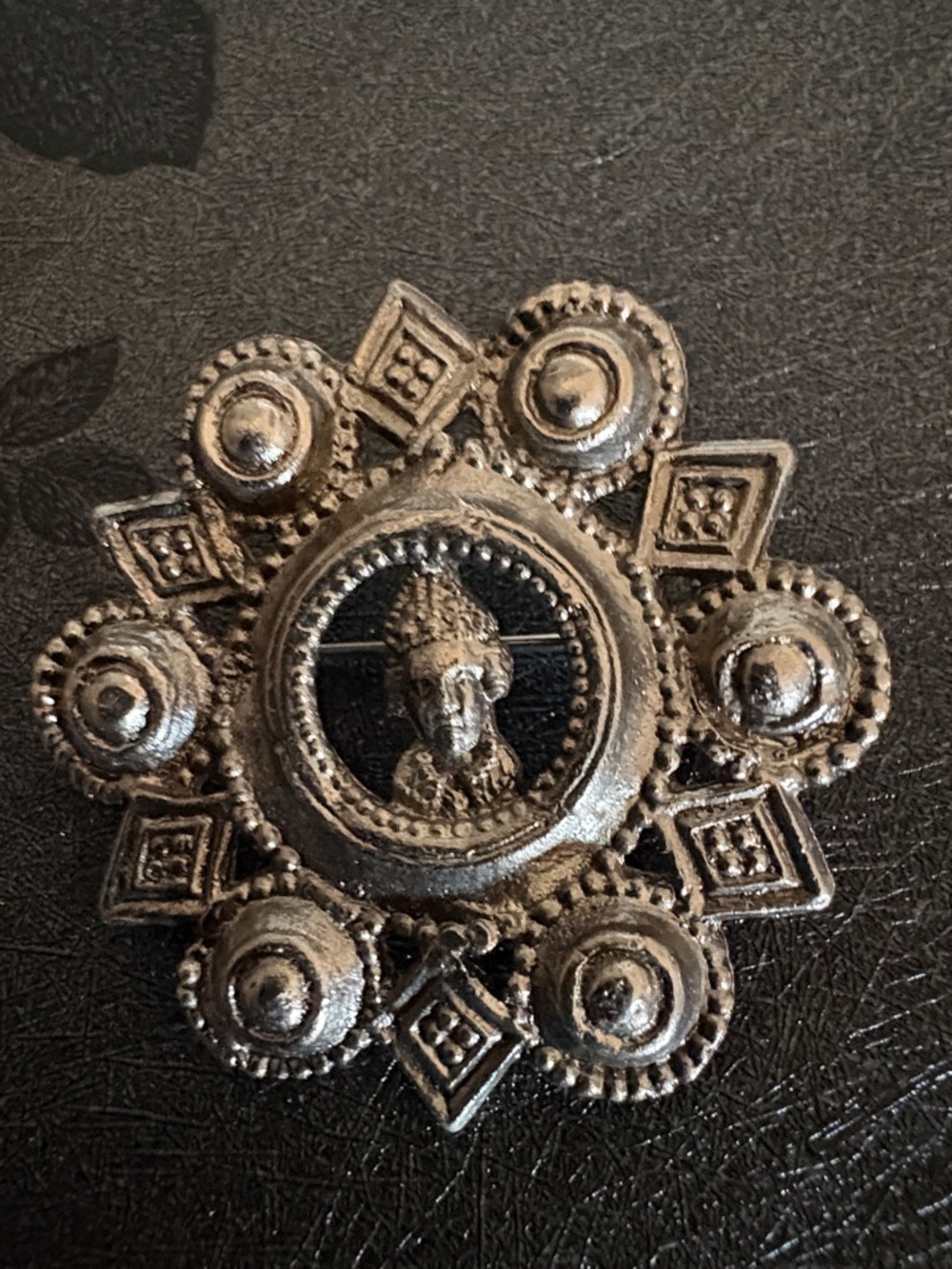 VINTAGE PEWTER PILGRIM RELIGIOUS 1.5" BROOCH